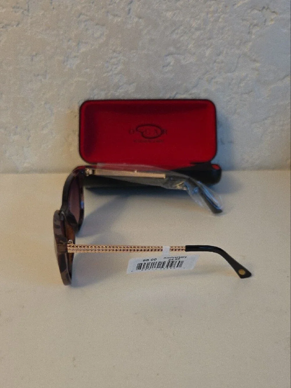 Oscar de la Renta Purple Gradient Sunglasses with Black Frame - Picture 2 of 6